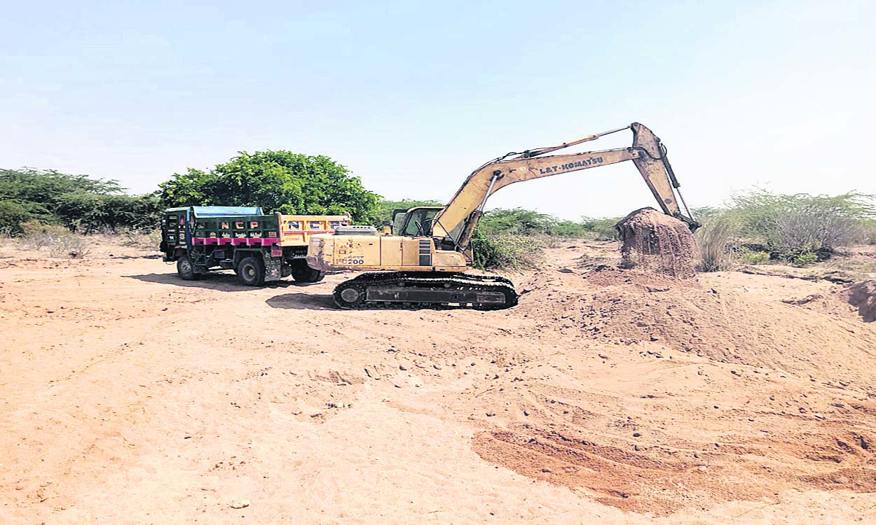 దర్జాగా దోపిడీ...