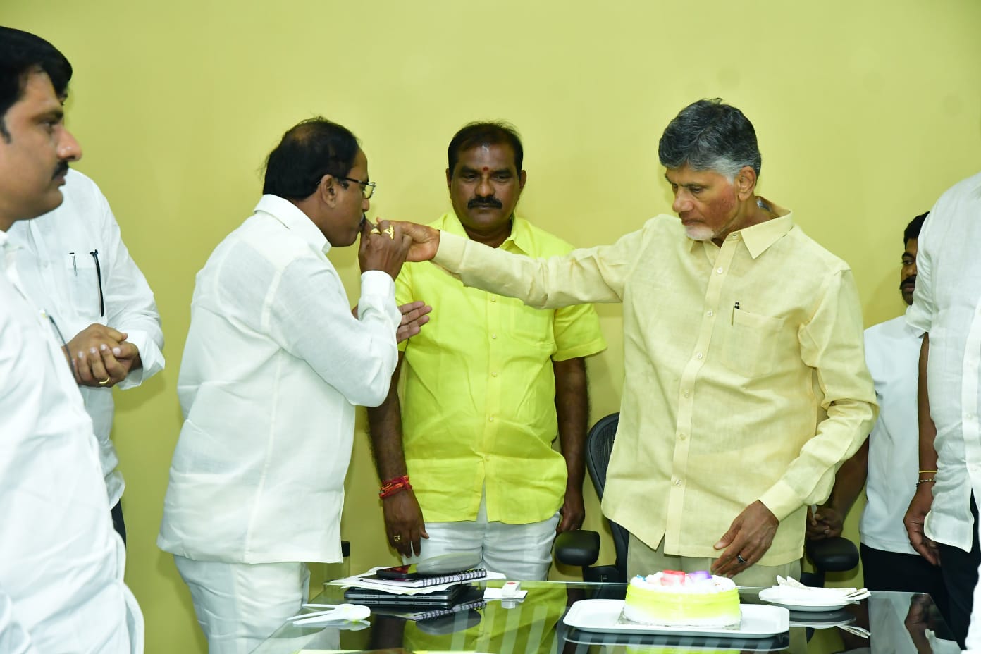 AP MLC Election Results: పులివెందులలో 40 ఏళ్ల చరిత్రను తిరగరాసిన ‘సైకిల్’.. సంబరాల్లో మునిగిపోయిన చంద్రబాబు ఫొటోలు వైరల్