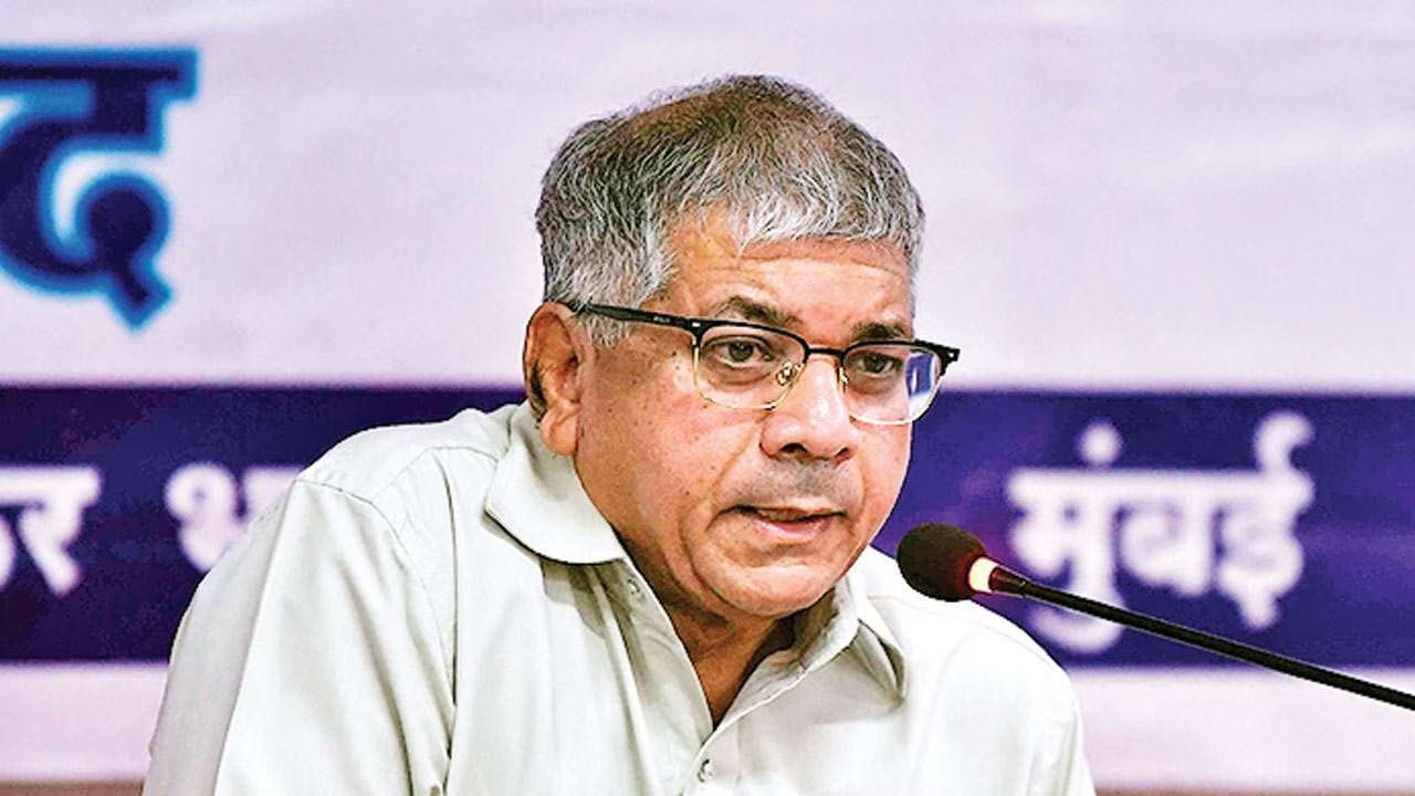 Prakash Ambedkar: ప్రగతిభవన్‌కు ప్రకాష్ అంబేడ్కర్.. కేసీఆర్ సాదర స్వాగతం