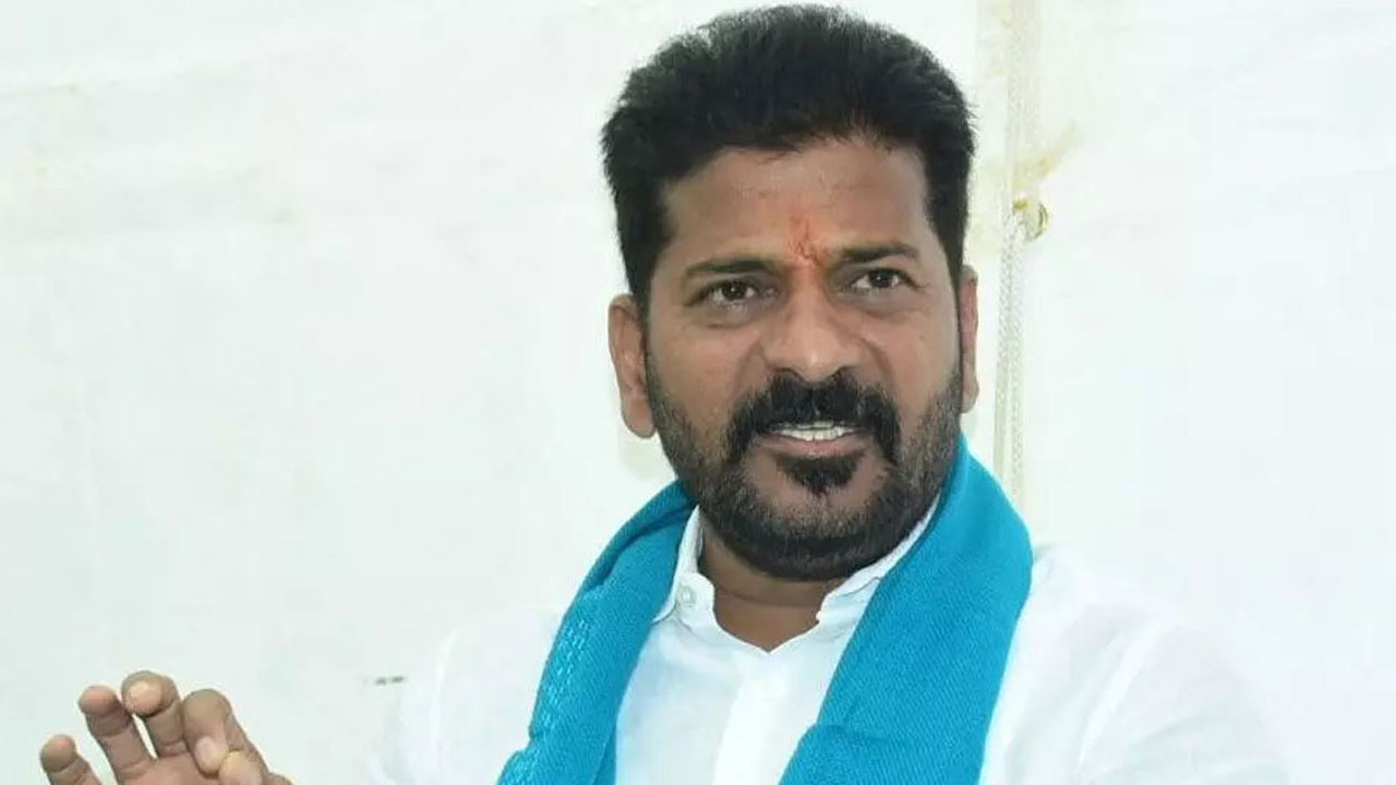 Revanth Reddy: ‘రాహుల్‌పై కేసు వేసింది ఎవరో తెలుసా?’