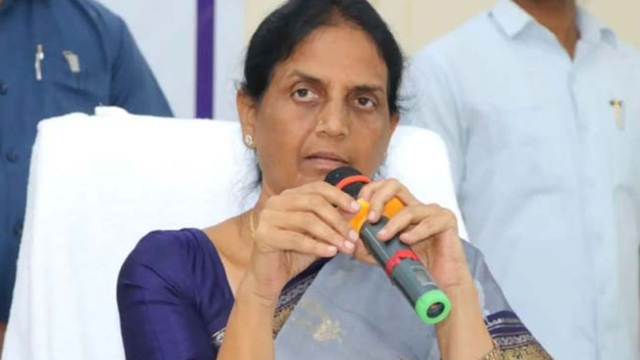 Minister Sabita: విద్యాశాఖ అధికారులపై మంత్రి సబిత సీరియస్.. ఉద్యోగాలు పోతాయంటూ హెచ్చరిక