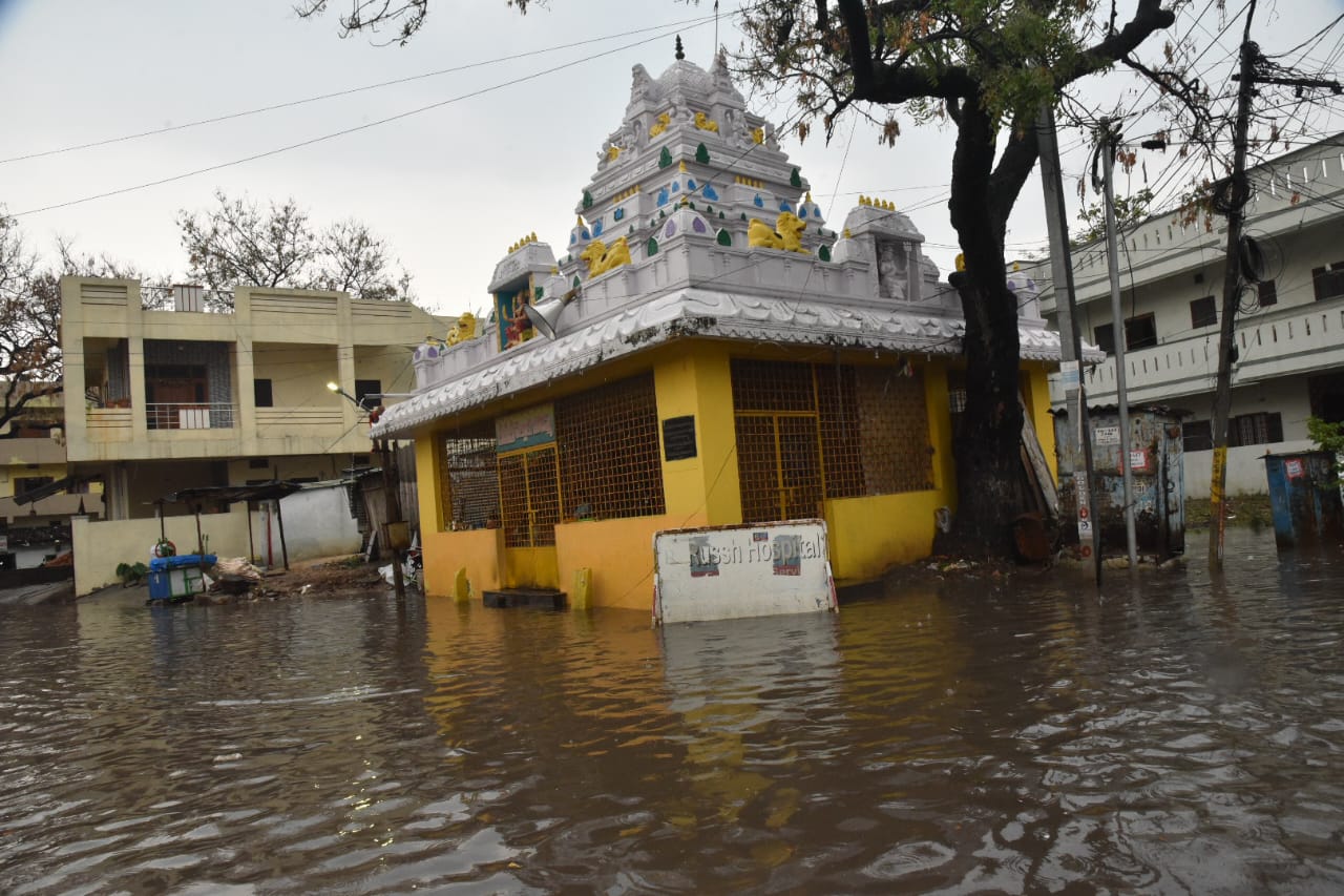 వర్షంతో ఆగమాగం