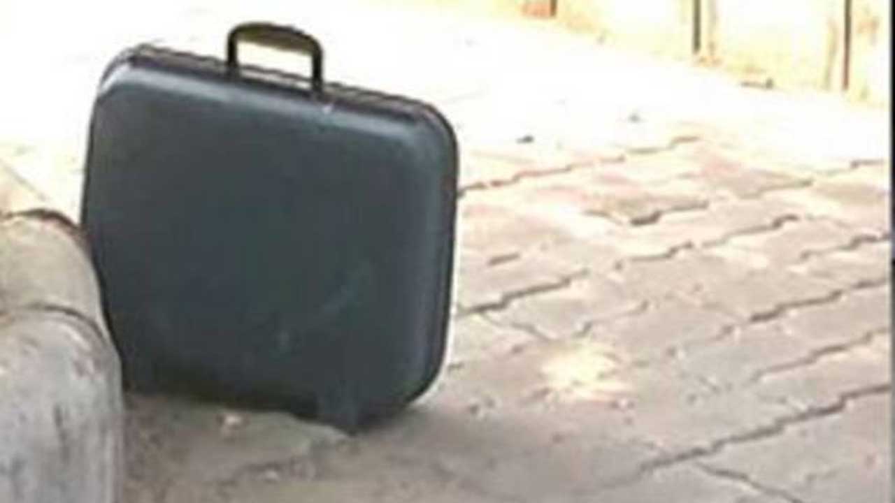 Hyderabad: కోఠి ఆంధ్రా బ్యాంక్ చౌరస్తాలో సూట్‌కేసు కలకలం...