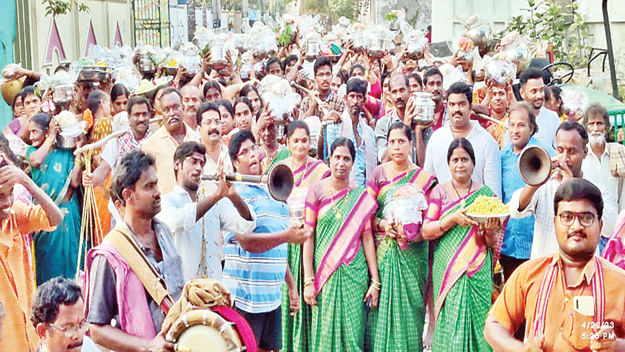 గ్రామ దేవతలకు సారె సమర్పణ