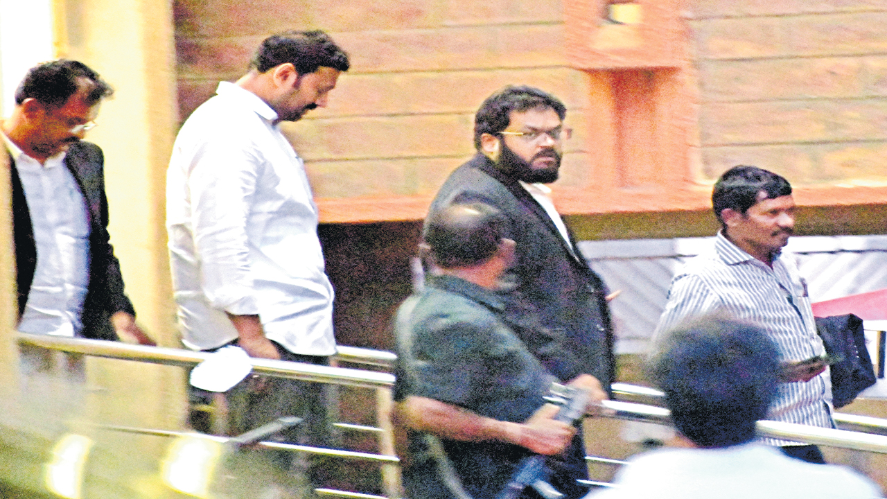 Avinash, Bhaskar Reddy CBI Question: తండ్రీ కొడుకులపై ప్రశ్నల వర్షం!