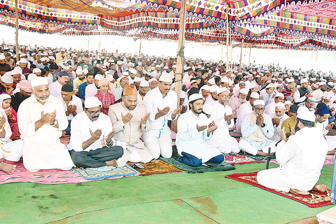 ఘనంగా రంజాన వేడుకలు