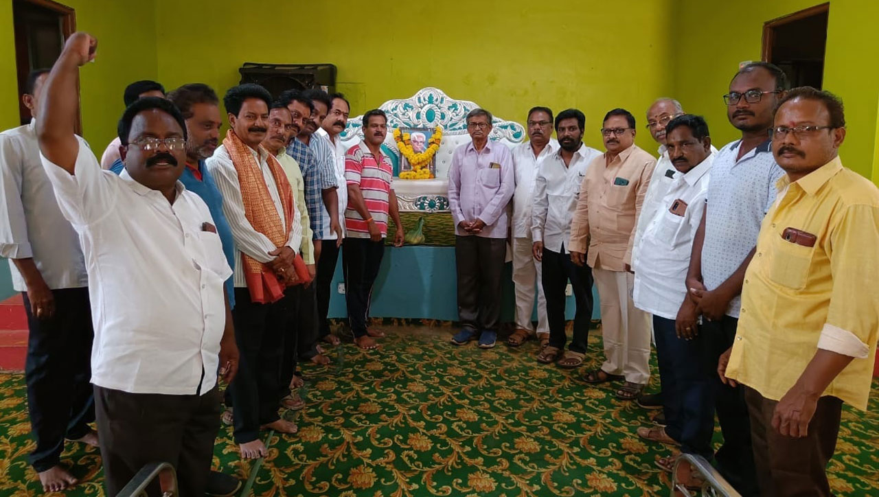 గౌతు లచ్చన్న మార్గం అనుసరణీయం