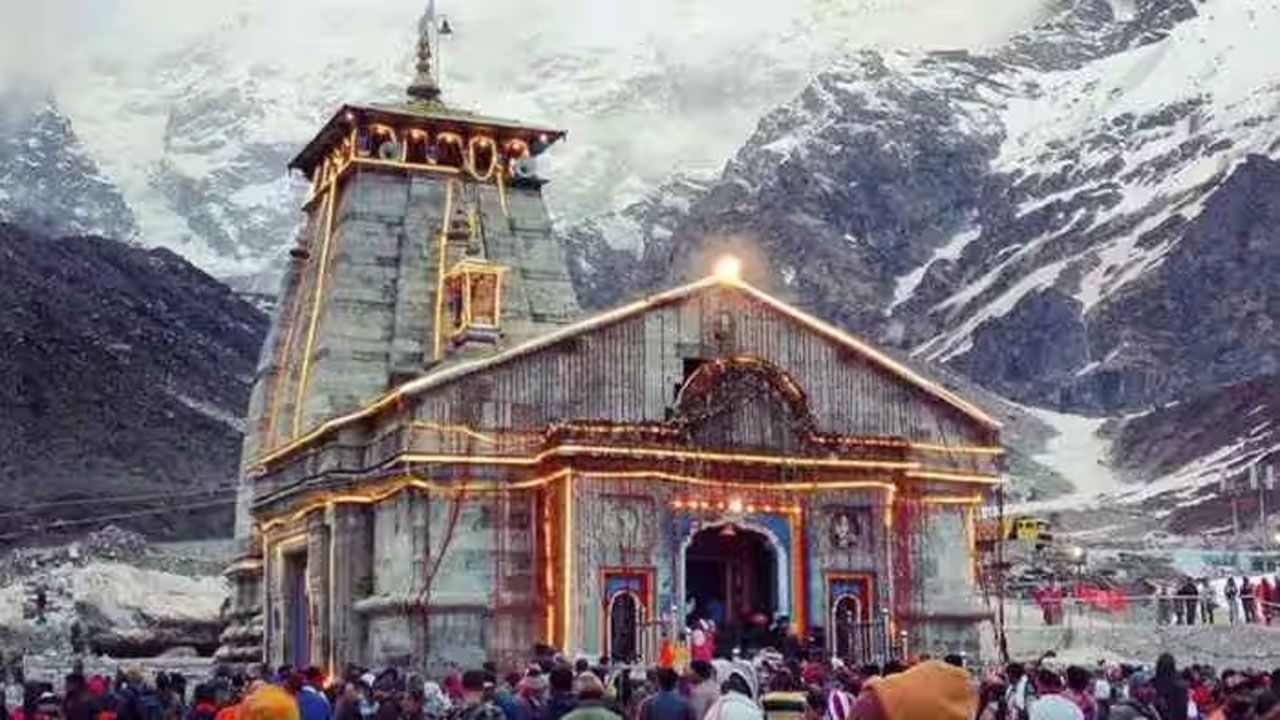 Kedarnath: తెరచుకున్న కేదార్‌నాథ్ ఆలయం...భక్తుల పూజలు 