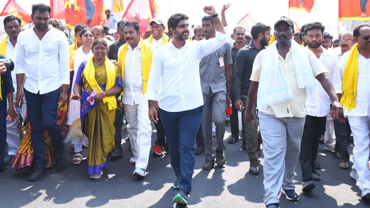 YuvagalamPadayatra: 1000 కి.మీ. పూర్తి చేసుకున్న లోకేష్‌ పాదయాత్ర