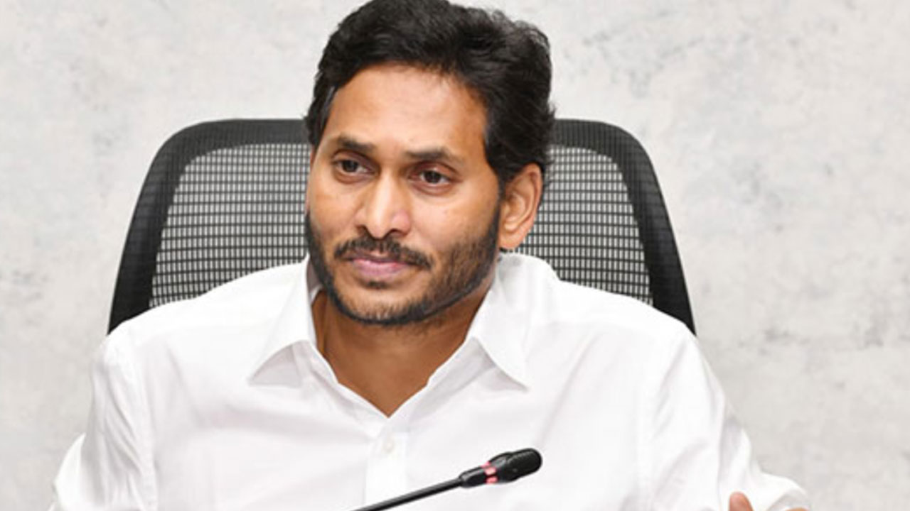 CM Jagan: శ్రీకాకుళంలో జగన్ పర్యటన.. మూలపేట పోర్టు నిర్వాసితుల అరెస్ట్