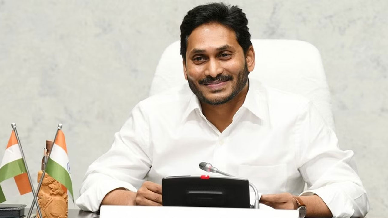 CM Jagan: శ్రీకాకుళం జిల్లా పర్యటనకు బయలుదేరిన సీఎం జగన్