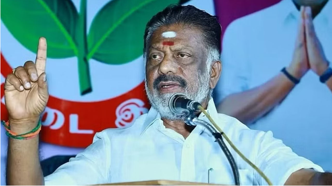 Former Chief Minister: ఆయన్ను ప్రధాన కార్యదర్శిగా గుర్తించొద్దు