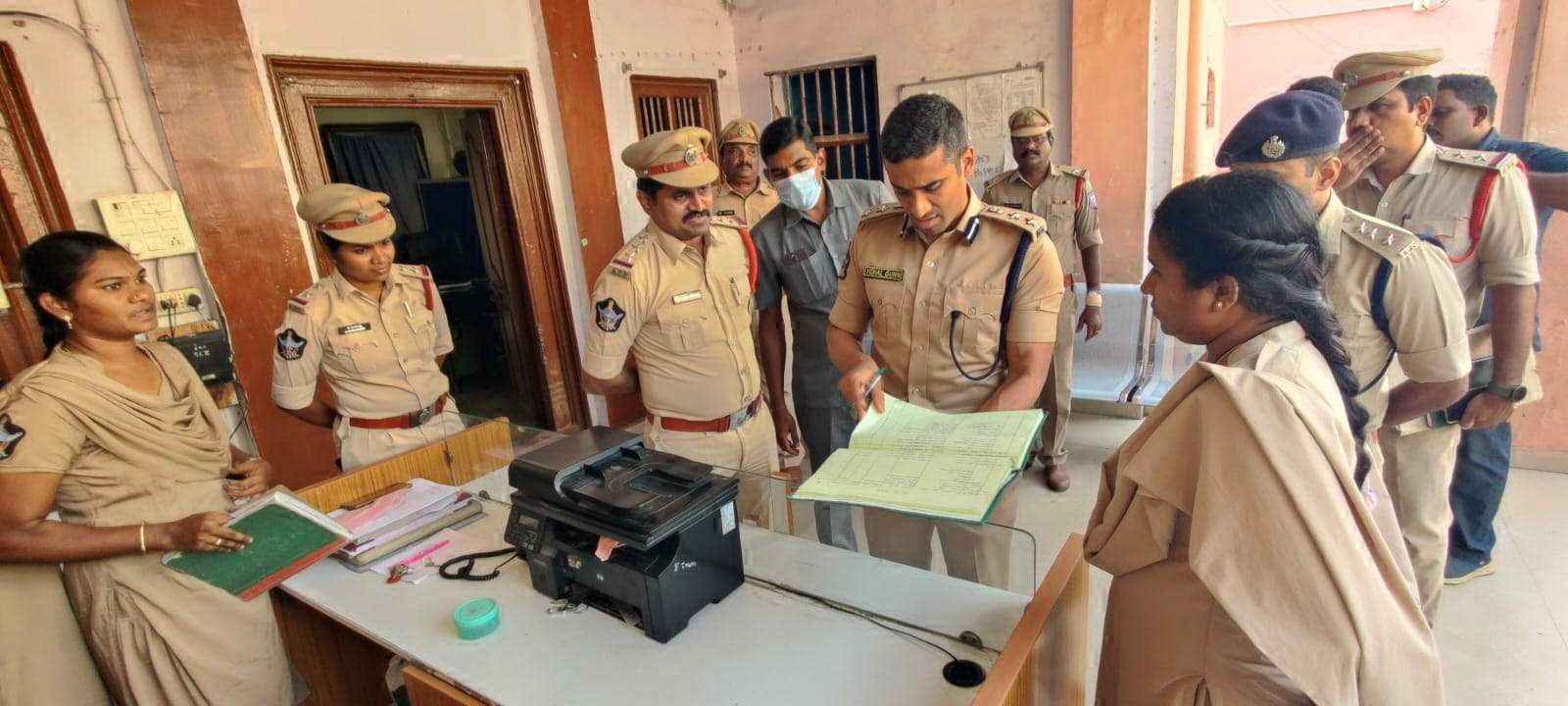 పెండింగ్‌ కేసులను త్వరగా పరిష్కరించండి Dispose of pending cases expeditiously