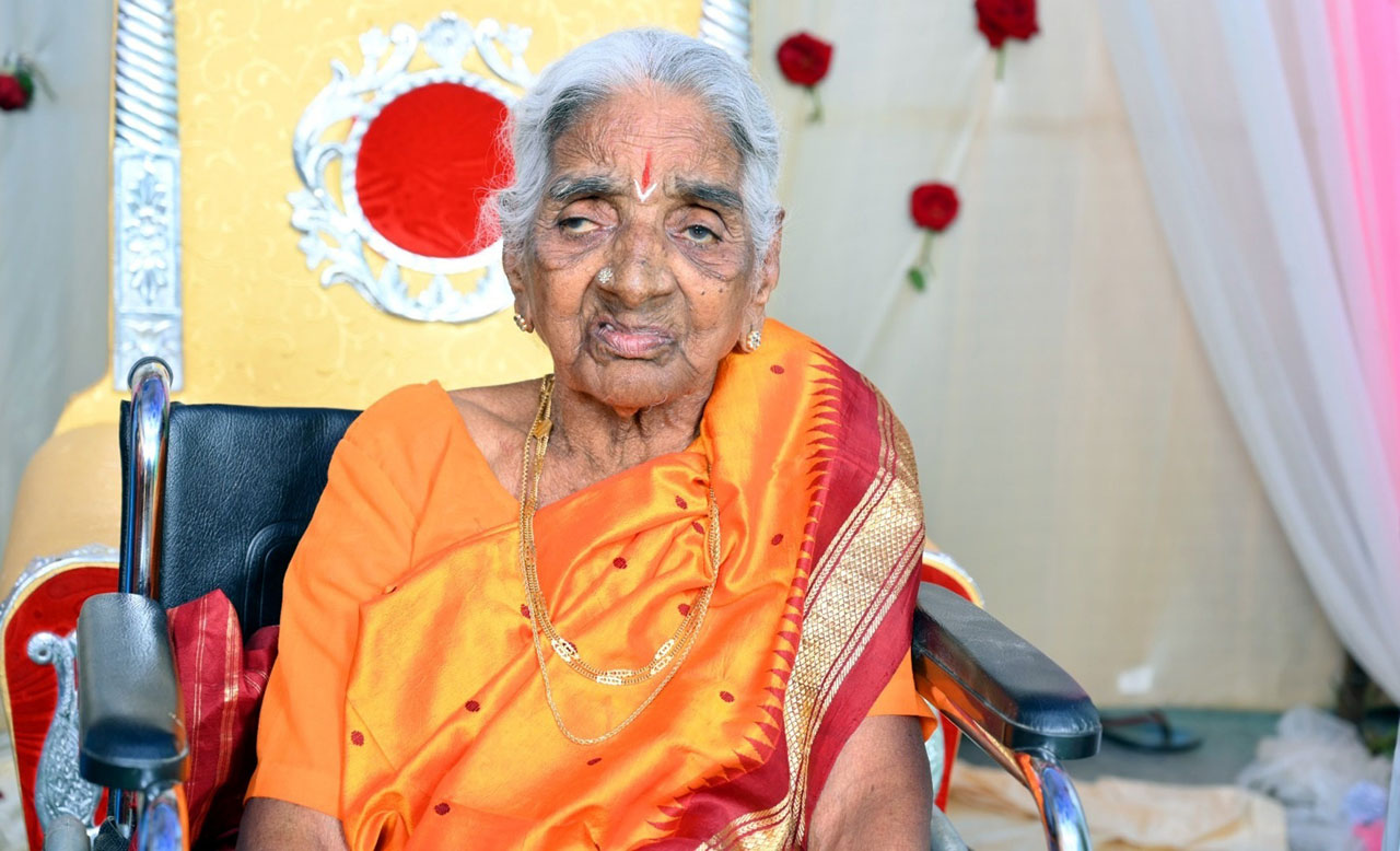 శతాధిక వృద్ధురాలి మృతి | Centenary old woman died