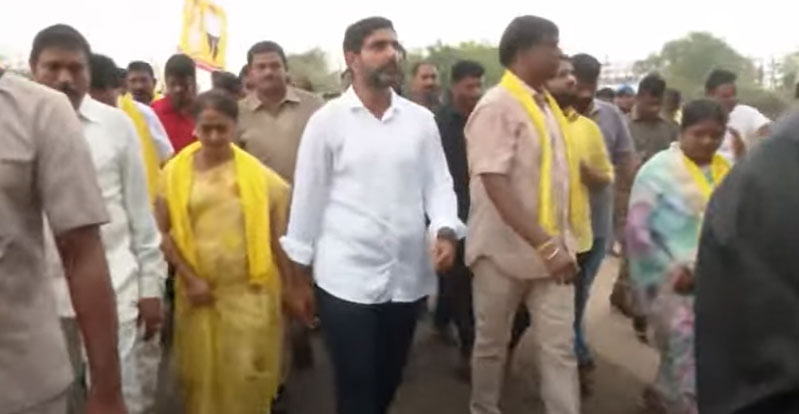 Yuvagalam Padayatra: జోరువానలోనూ కొనసాగుతున్న లోకేశ్‌ పాదయాత్ర