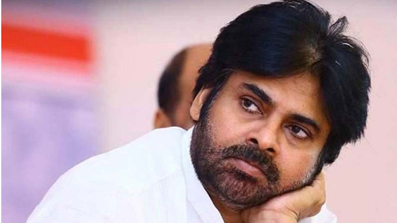 AP News: పవన్ ఫ్లెక్సీకి పూలదండ వేస్తుండగా పోలీసుల అడ్డగింపు