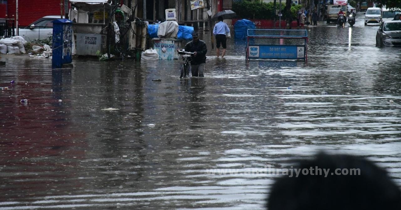 అతలాకుతలం