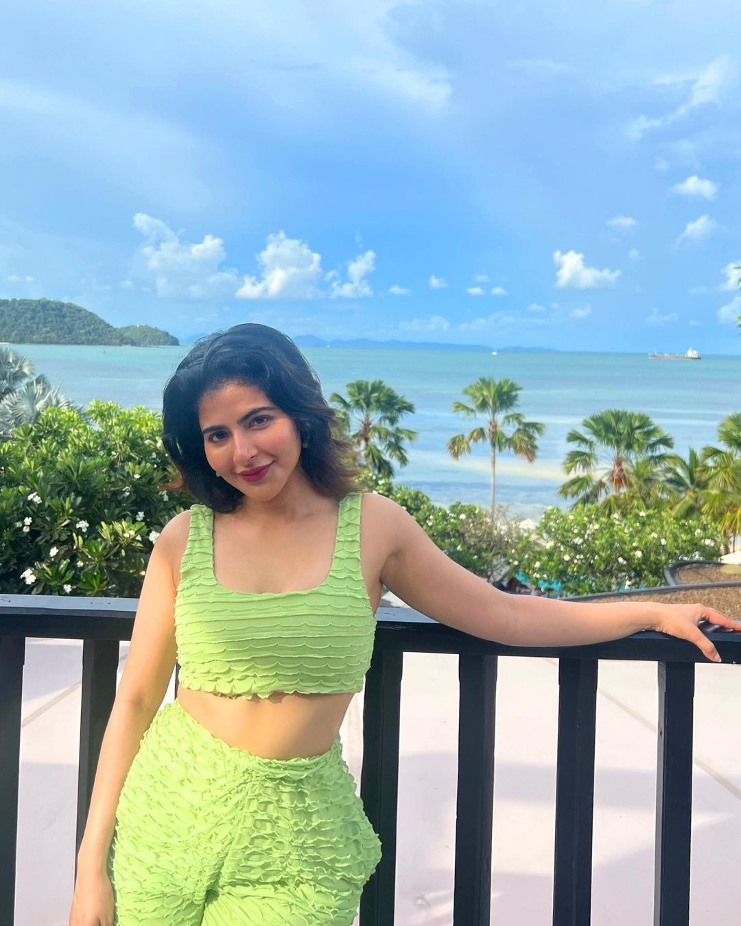 Iswarya Menon: సొగసైన అందాలతో అదరహో.. ఫొటోలు వైరల్..!