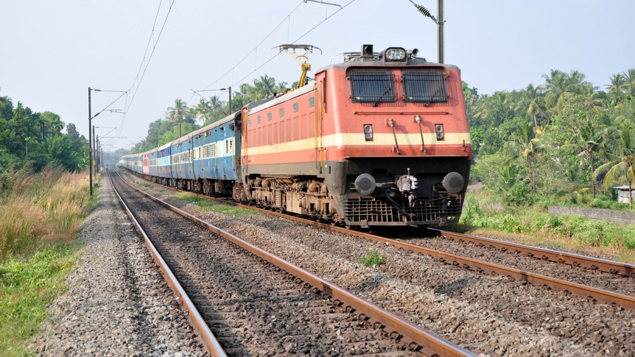 Bengalore to Narasapuram: బెంగళూరు నుంచి నరసాపురానికి వేసవి ప్రత్యేక రైలు 