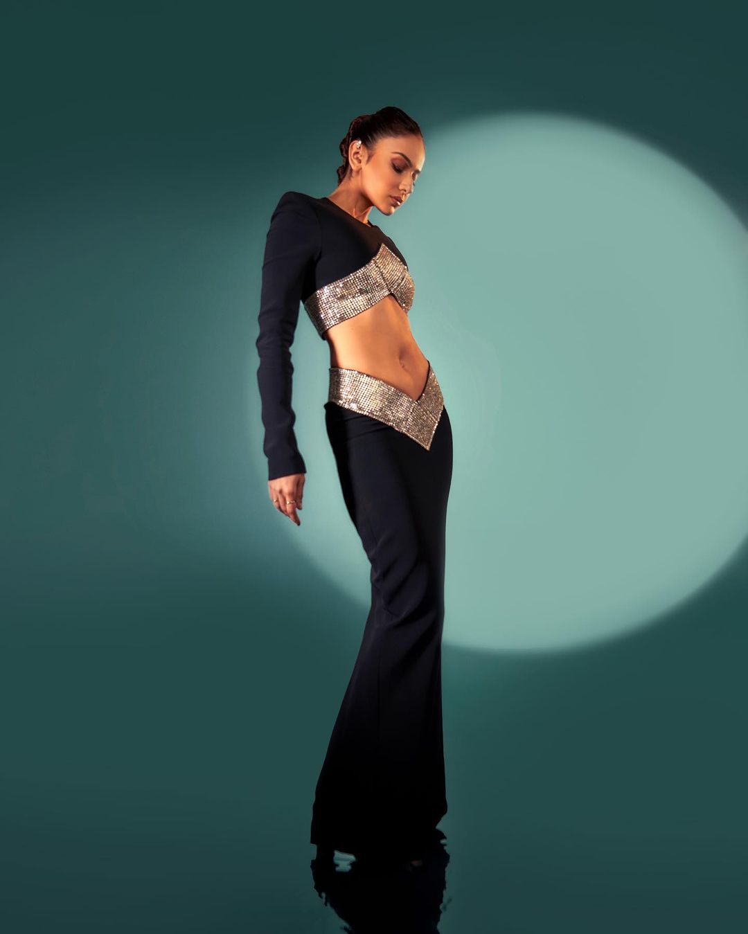 Rakul Preet Singh: లేటెస్ట్ ఫొటో షూట్‌తో సోషల్ మీడియాను షేక్ చేస్తోన్న రకుల్..!