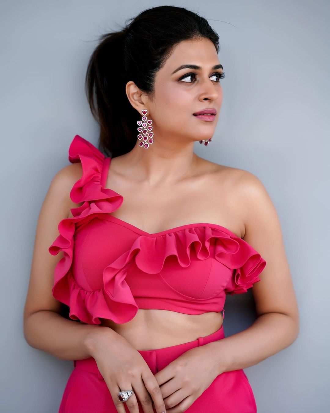 Shraddha Das: రొమాంటిక్ లుక్స్‌తో కుర్రకారును కట్టిపడేస్తోన్న శ్రద్ధాదాస్