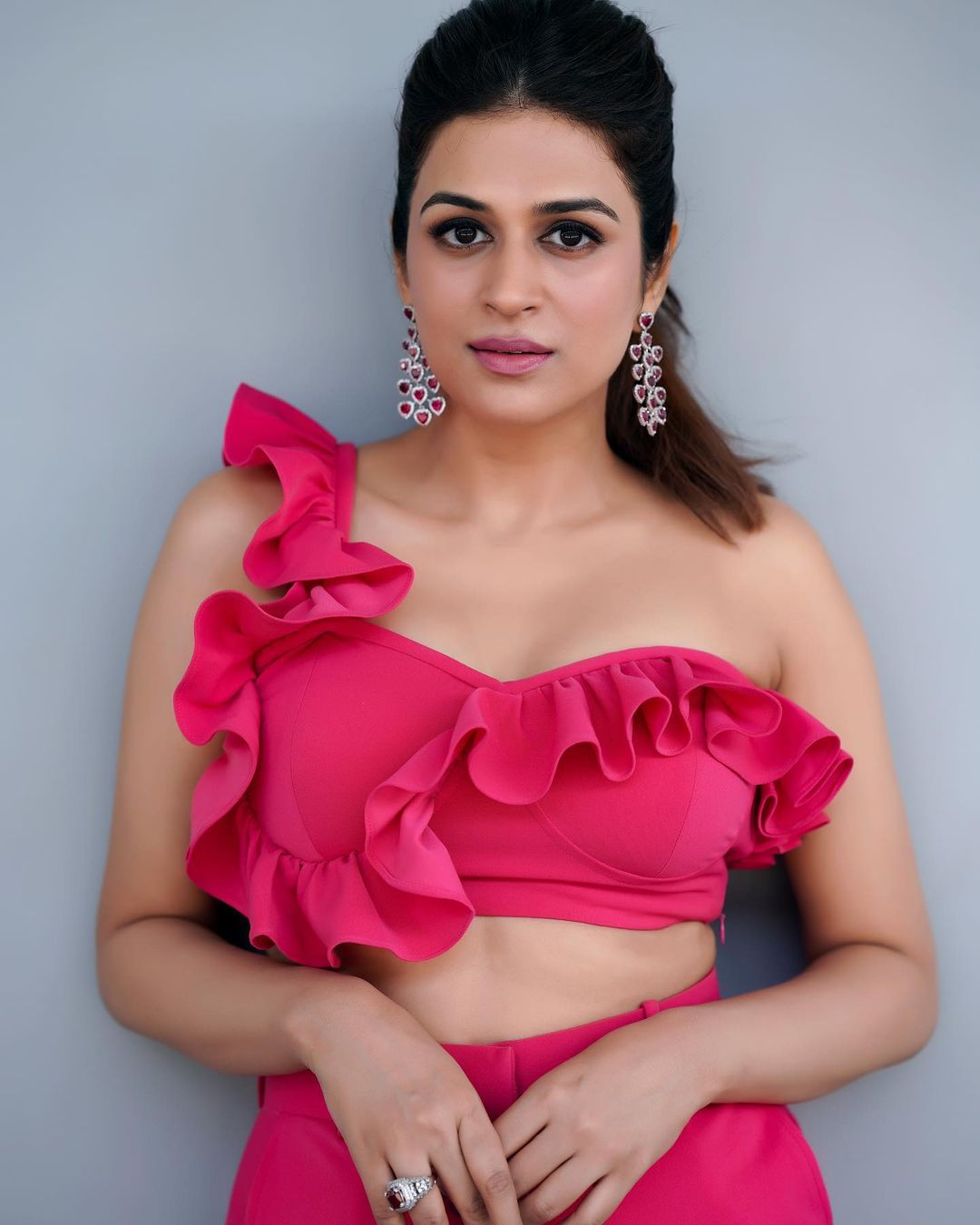 Shraddha Das: రొమాంటిక్ లుక్స్‌తో కుర్రకారును కట్టిపడేస్తోన్న శ్రద్ధాదాస్
