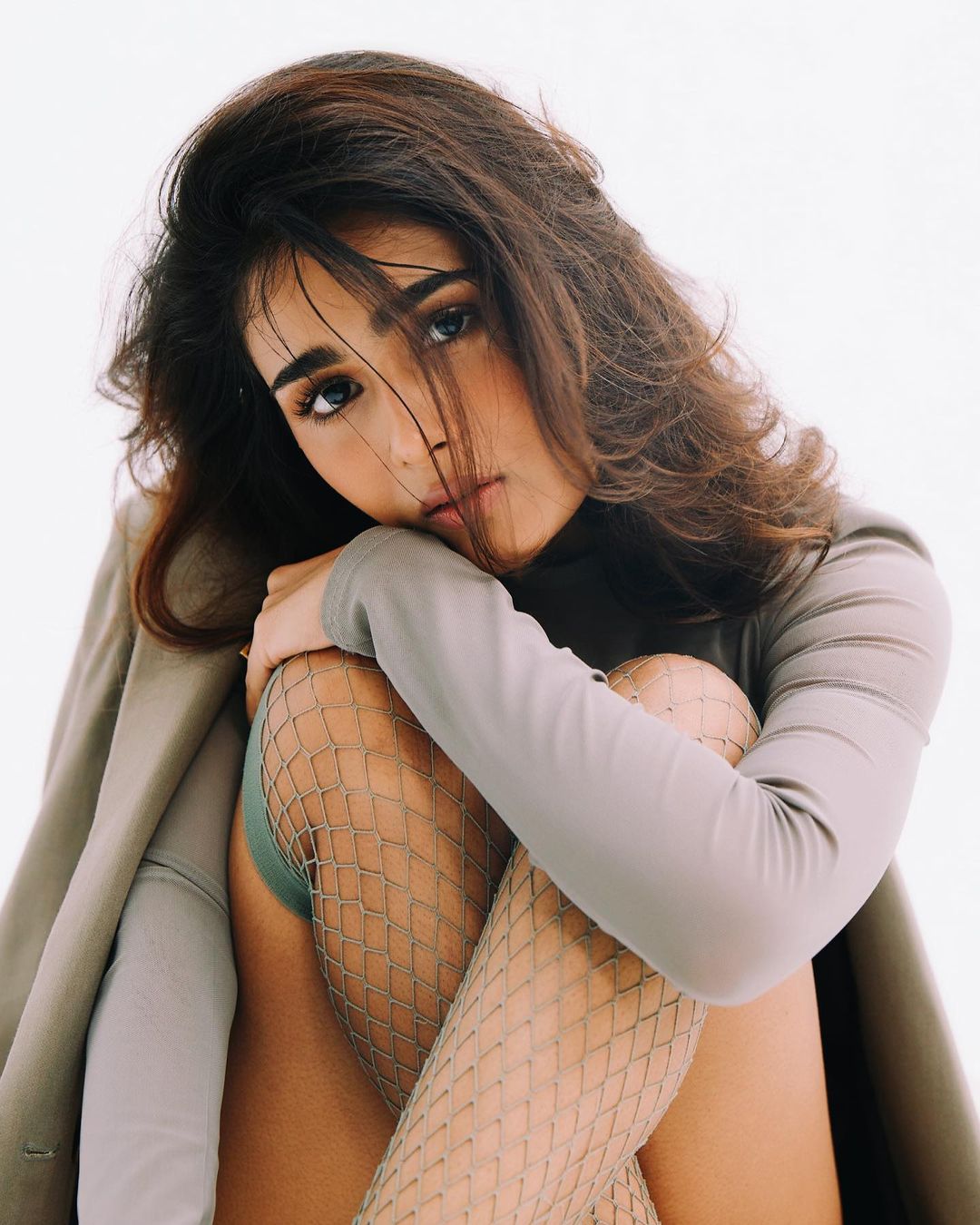 Shalini Pandey: గ్లామర్ డోస్ పెంచిన షాలిని.. ఫొటోలు వైరల్..!