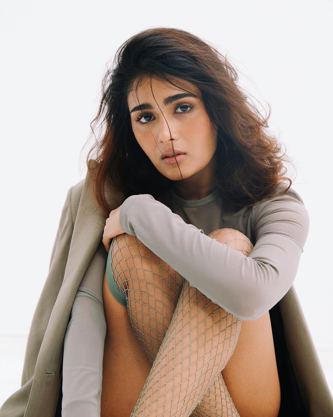 Shalini Pandey: గ్లామర్ డోస్ పెంచిన షాలిని.. ఫొటోలు వైరల్..!