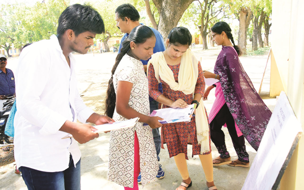 ప్రశాంతంగా పాలి సెట్‌ Pali set in peace