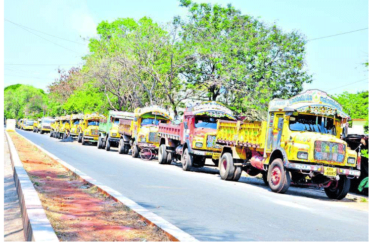 AP Lorry Owners Association : ఈ బాదుడు భరించలేం