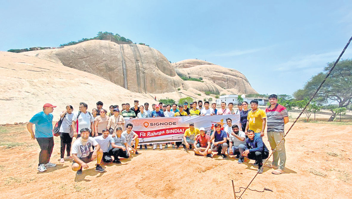 భువనగిరి ఖిల్లాపై రాక్‌ క్లైంబింగ్‌ Rock climbing on Bhuvanagiri Fort