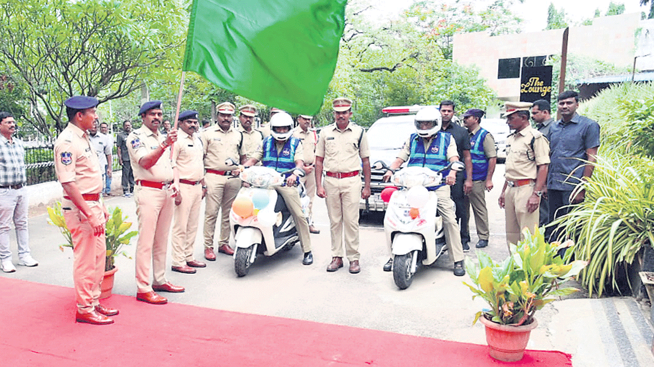 కేబుల్‌ బ్రిడ్జి పోలీస్‌ ప్రారంభం