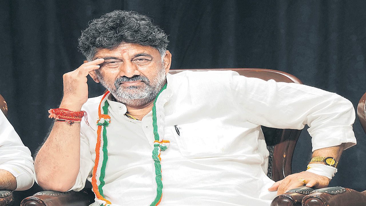DK Shivakumar : డీకేతో ఢీ కొట్టించాలి!