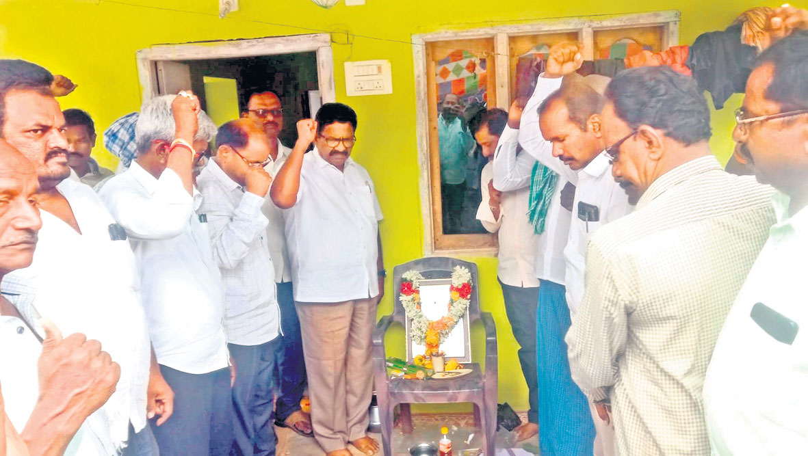 వచ్చే ఎన్నికల్లో కమ్యూనిస్టులదే కీలక పాత్ర | Communists will play a key ...
