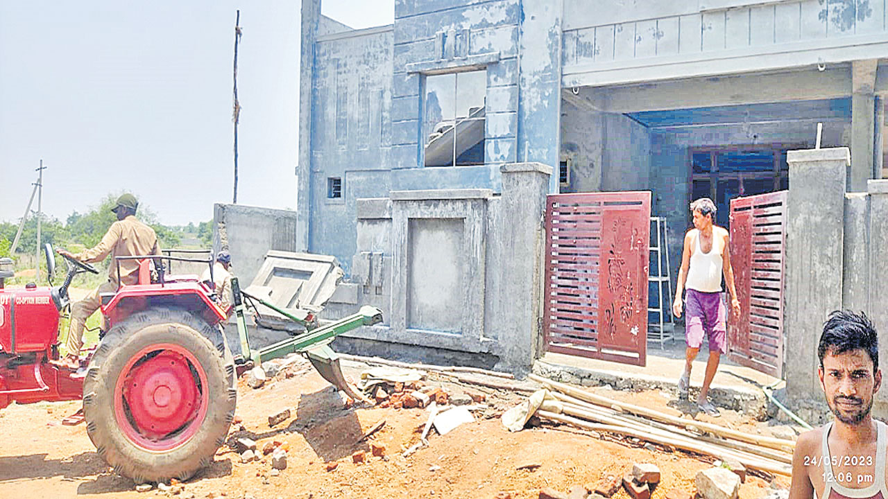 అక్రమ నిర్మాణాల కూల్చివేత | Demolition Of Illegal Structures