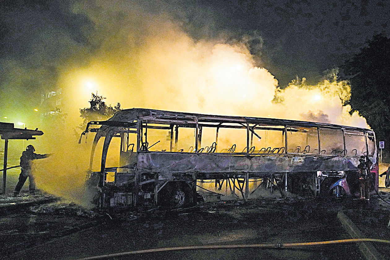 Maharashtra  Road Accident. డ్రైవర్‌ కునికిపాటు.. 25 ప్రాణాలు బుగ్గి