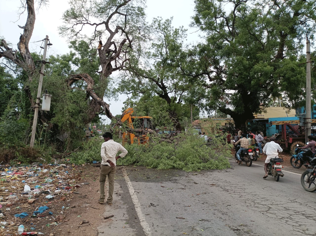 గాలి,వాన, వడగండ్ల బీభత్సం