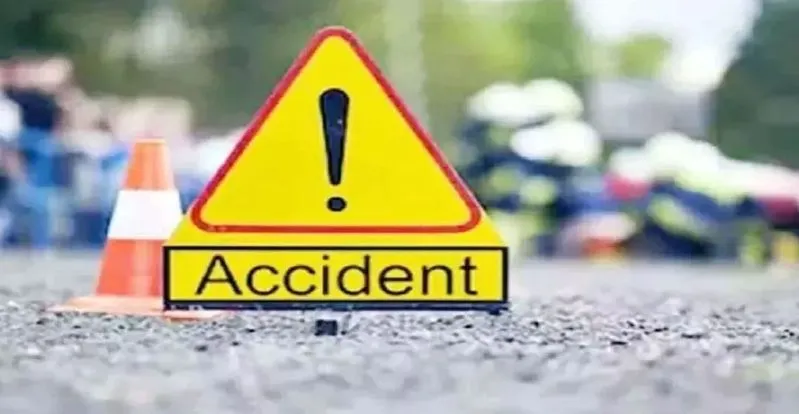 Road accident: ఏపీలో రోడ్డు ప్రమాదం.. ఢీకొన్న టిప్పర్, లారీ | Road accident  in AP.. Tipper and lorry collided RVRAJU