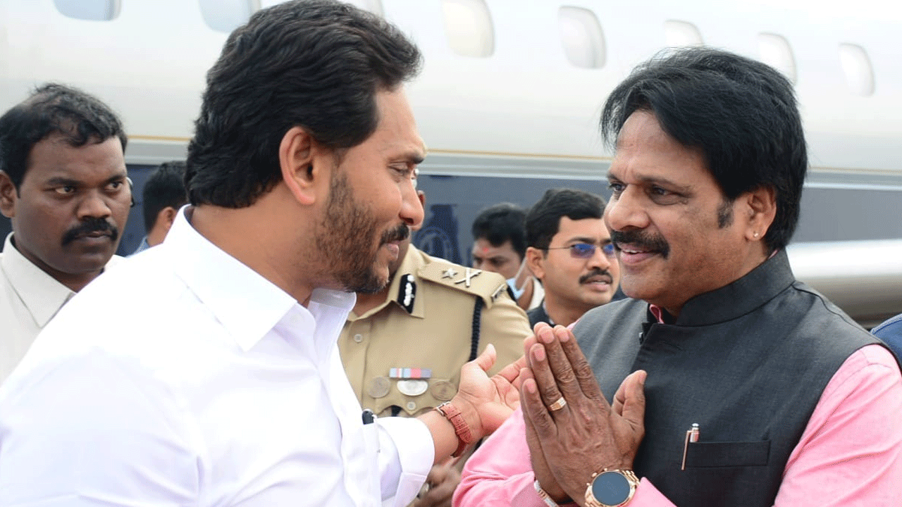 CM JAGAN MVV Satyanarayana: జగన్‌తో విశాఖ ఎంపీ ఫ్యామిలీ భేటీ