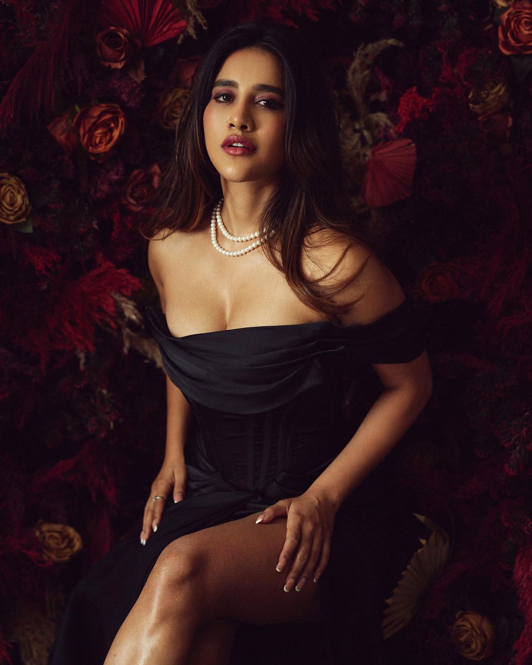 Nabha Natesh: గ్లామర్‌ గేట్లు ఎత్తేసిన ఇస్మార్ట్ బ్యూటీ.. ఫొటోలు వైరల్..!