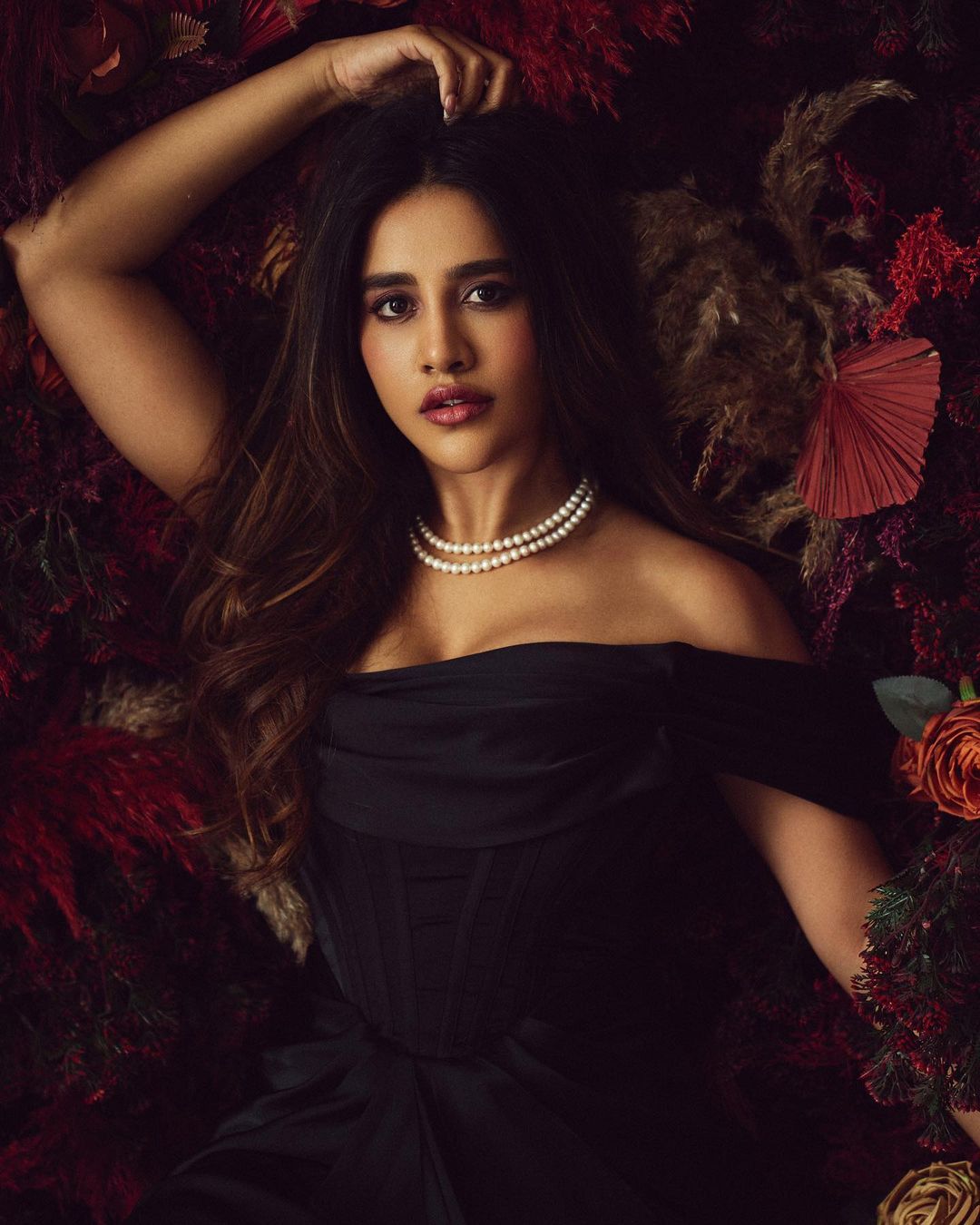 Nabha Natesh: గ్లామర్‌ గేట్లు ఎత్తేసిన ఇస్మార్ట్ బ్యూటీ.. ఫొటోలు వైరల్..!