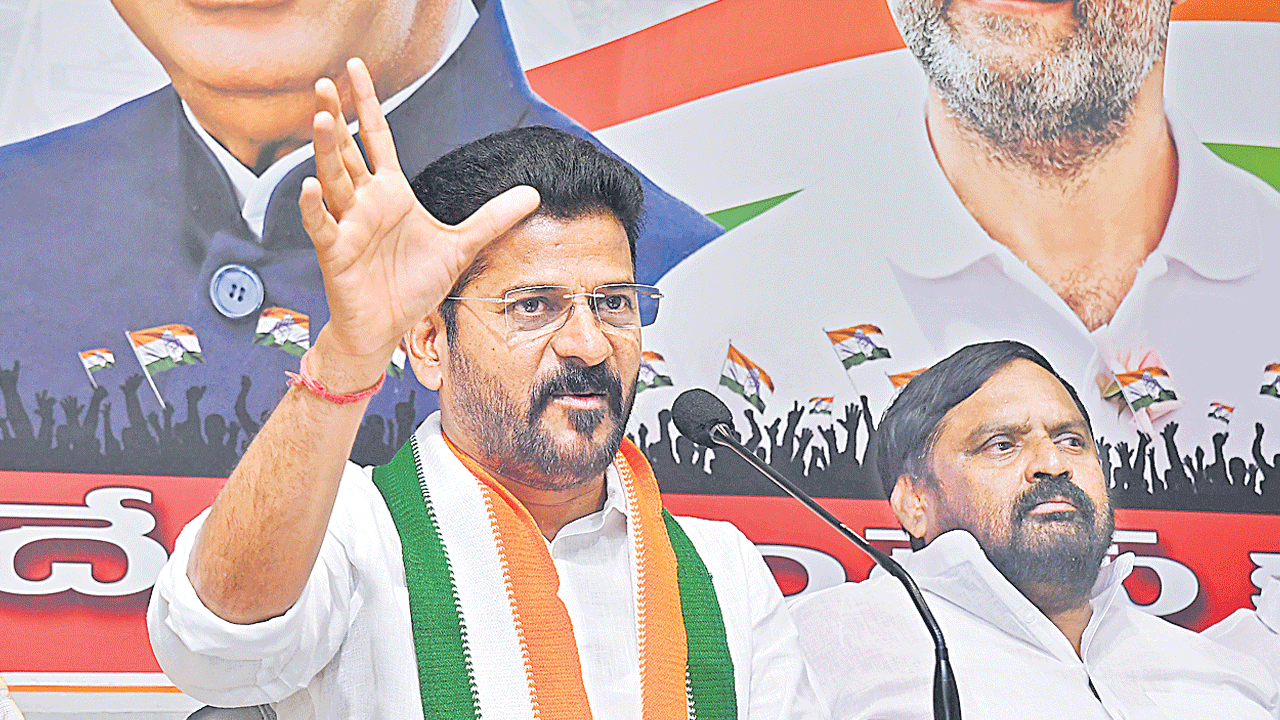 Revanth Reddy: ఆంధ్రా కాంట్రాక్టర్లతో అమరుల స్మారకం