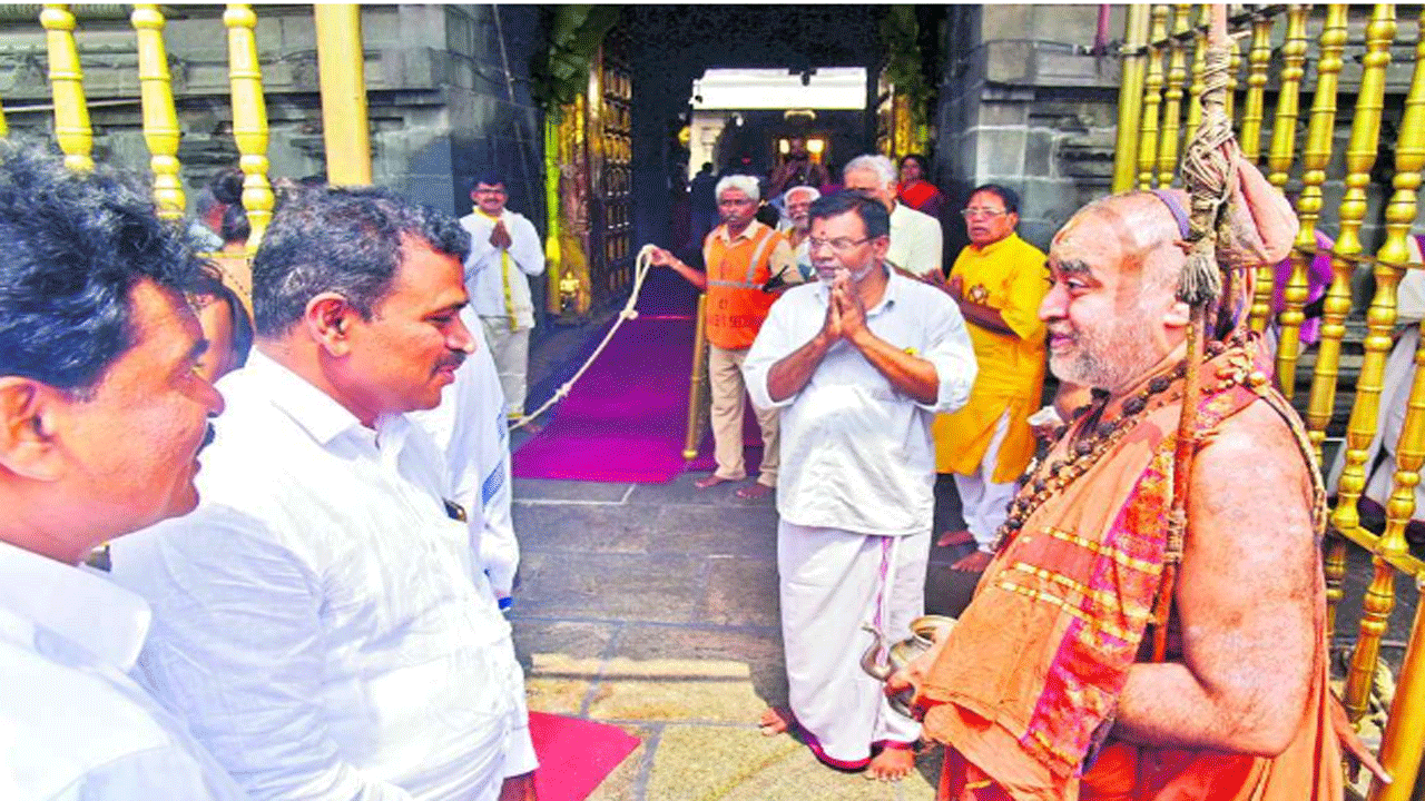 Vijayendra Saraswati : శ్రీవారి సేవలో విజయేంద్ర సరస్వతి