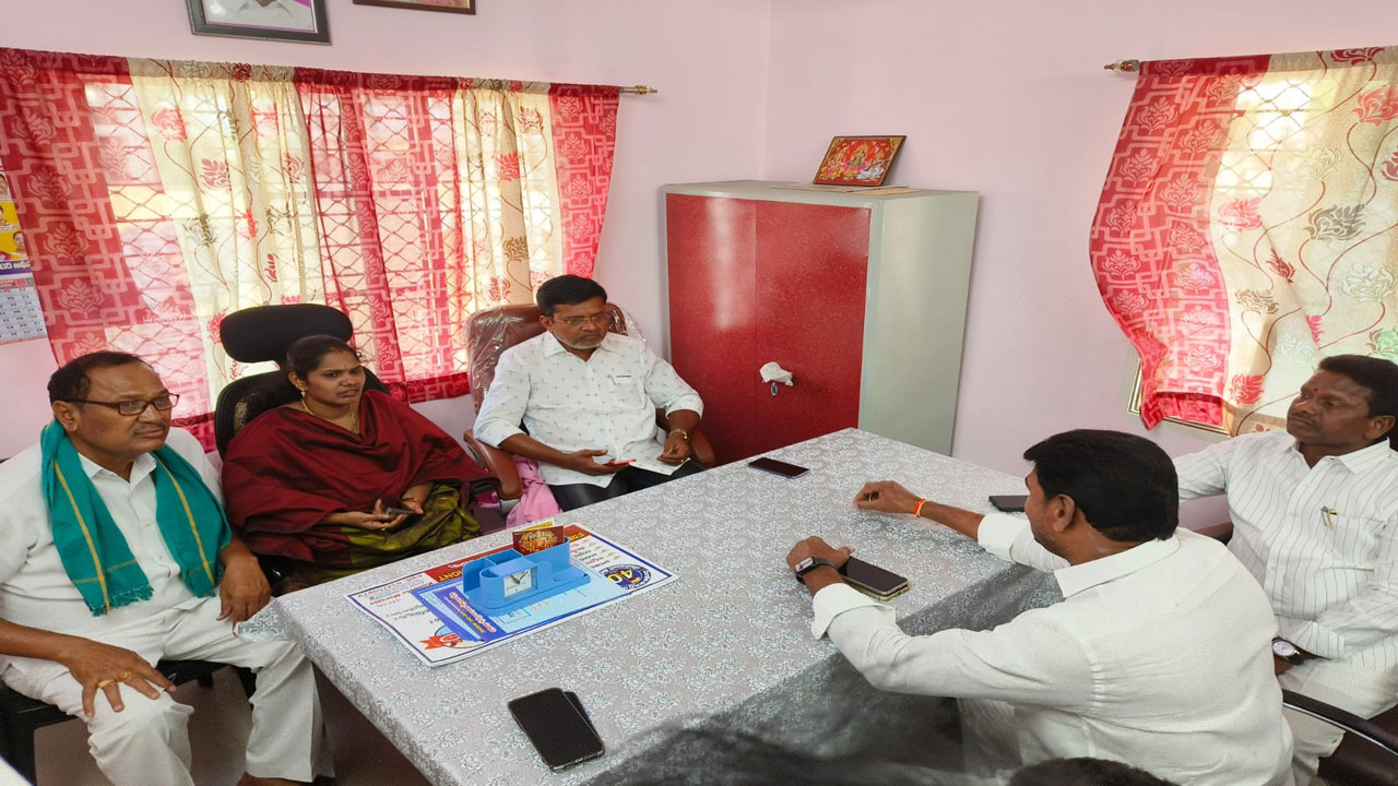 యుద్ధ ప్రాతిపదికన ధాన్యం తరలింపు చర్యలు చేపట్టాలి Grain movement