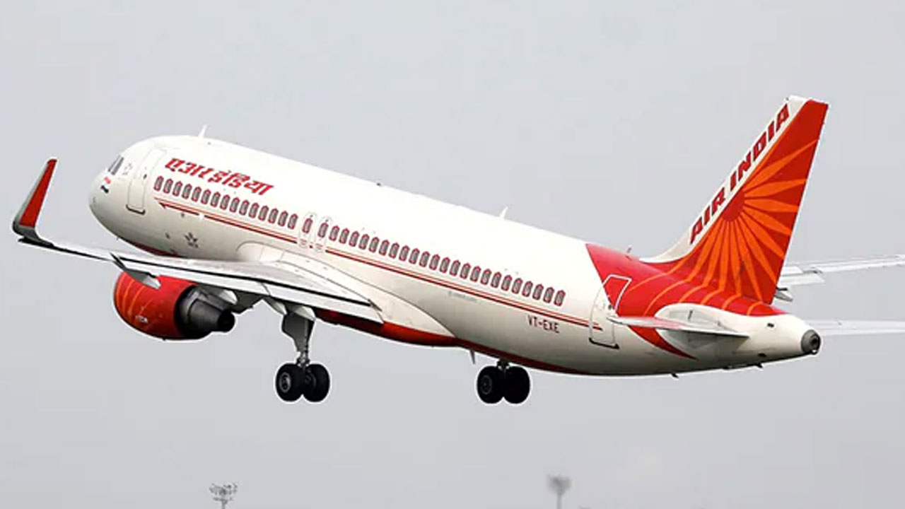 Air India : గోవా-ఢిల్లీ విమానంలో దారుణం.. సిబ్బందిపై దాడి చేసిన ప్రయాణికుడు..