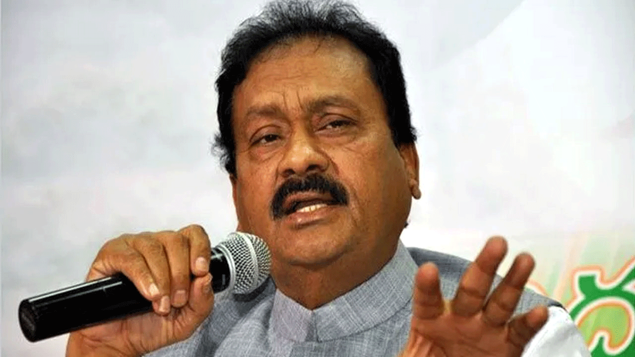 Shabbir Ali: డబుల్ బెడ్రూం ఇళ్లపై షబ్బీర్ అలీ హాట్ కామెంట్స్