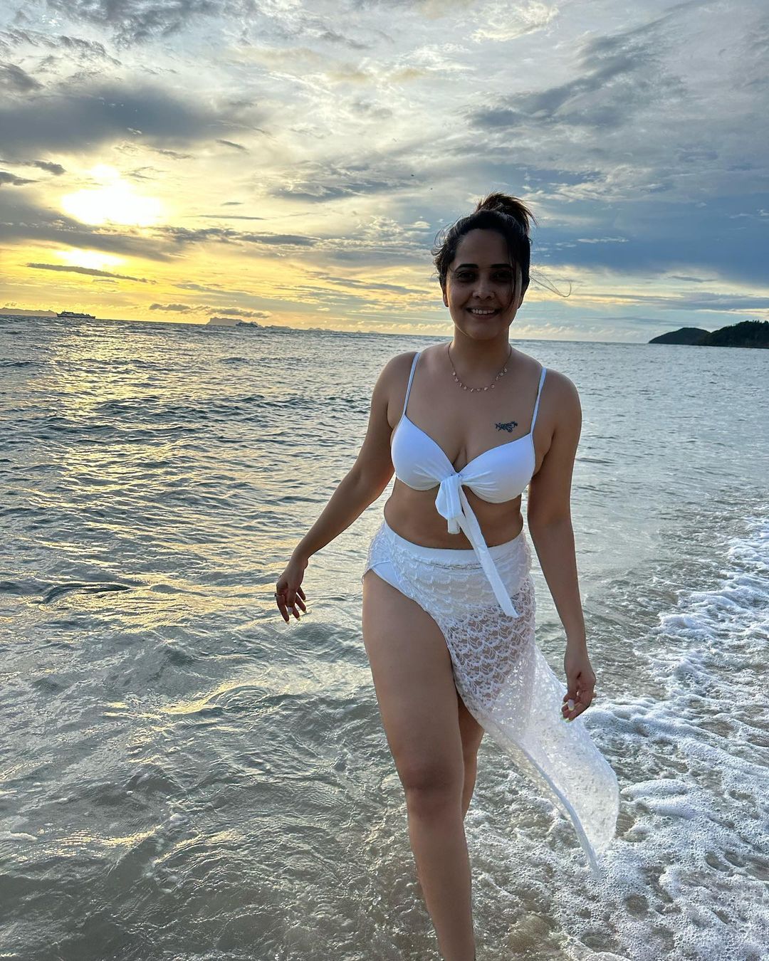 Anasuya: బీచ్‌లో.. బికినీలో.. అడ్డేడ్డే అనసూయ అరిపించేసిందిగా.. ఫొటోలు వైరల్