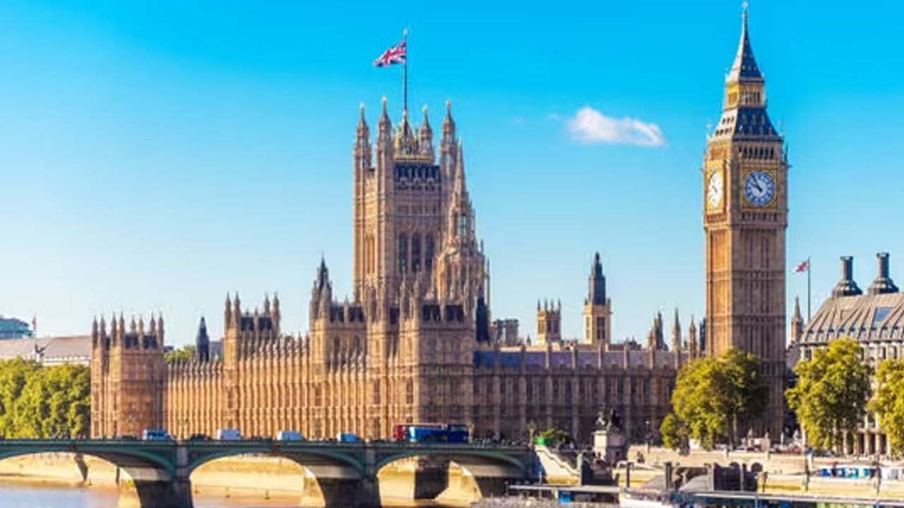 UK parliament : బ్రిటన్ పార్లమెంటు భవనం కూలిపోబోతోందా?