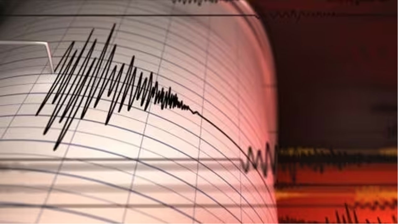 Earthquake : భూకంపంతో వణికిన జమ్మూ-కశ్మీరు, ఢిల్లీ 