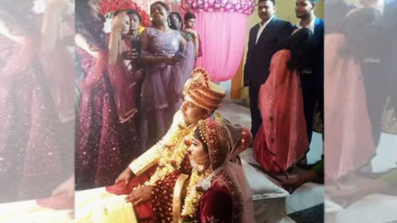 Marriage: అంబులెన్స్‌లో మండపానికి వచ్చి.. స్ట్రెచర్‌పై కూర్చునే వధువుకు తాళి కట్టిన వరుడు.. ఇలాంటి పెళ్లిని ఇప్పటిదాకా చూసుండరు..!